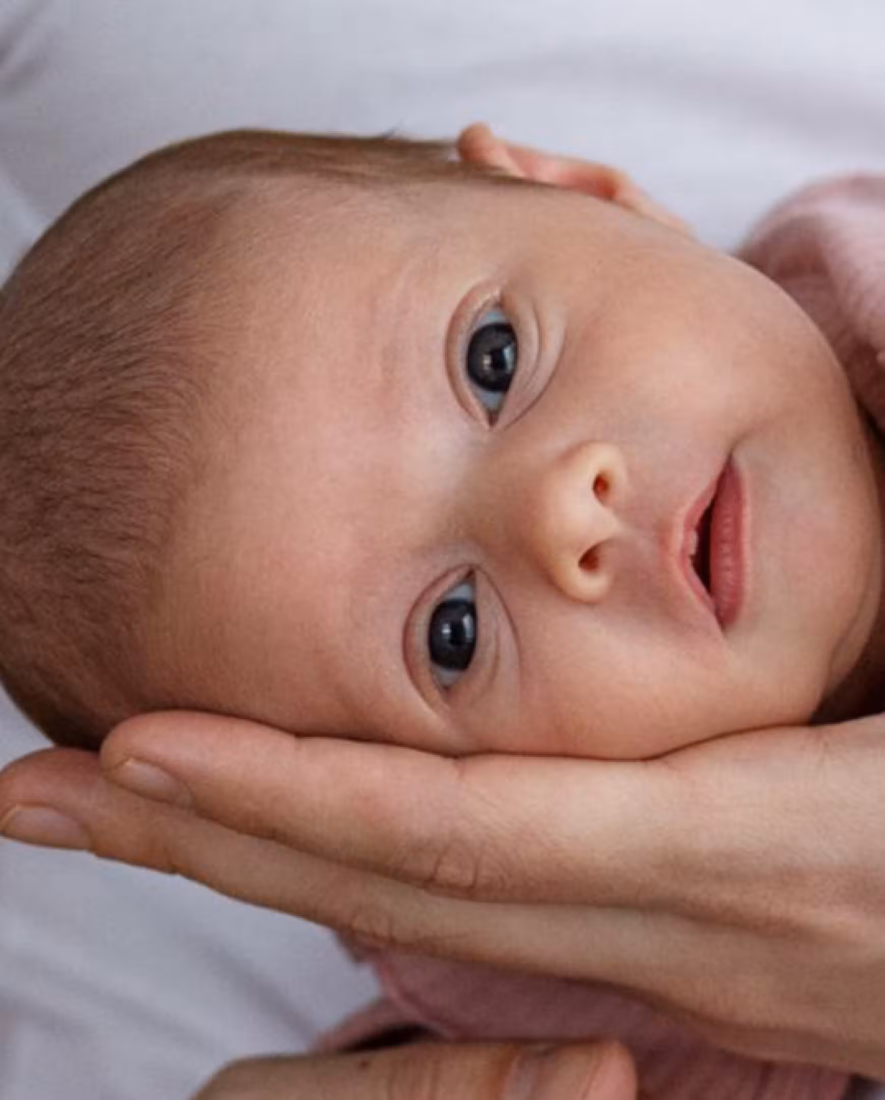 Koliky u bábätiek: Čo je normálne a ako dieťatku pomôcť?